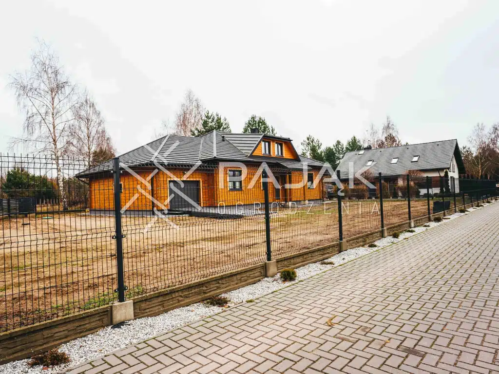 Panele ogrodzeniowe z podmurówką